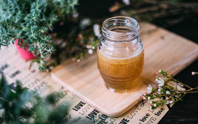 蜂蜜的禁忌人群有哪些?尤其是這5類人,喝蜂蜜反而對(duì)健康不利! 蜂蜜