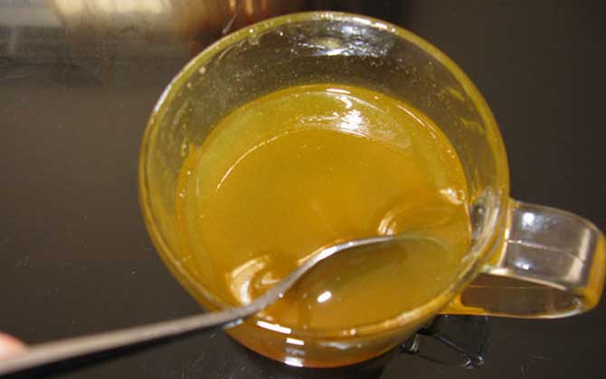 蜂蜜什么時(shí)候喝最好?有人說早上,也有人說晚上,實(shí)際上都不對(duì)! 蜂蜜