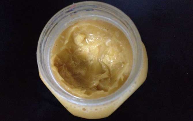 蜂蜜變質是什么樣子的?蜂蜜有這幾個現象,說明蜂蜜已經變質了! 蜂蜜
