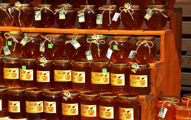 蜂蜜什么牌子好?蜂蜜的質(zhì)量與品牌無關(guān),但大品牌相對(duì)更有保障! 蜂蜜