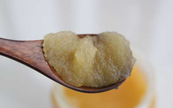 假蜂蜜的特點有哪些?除了外觀和口感,能不能結晶也是重要特征! 蜂蜜