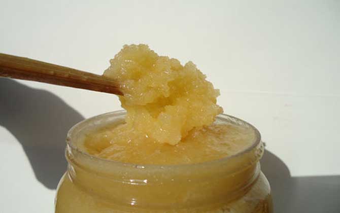 假蜂蜜的特點有哪些?除了外觀和口感,能不能結晶也是重要特征! 蜂蜜