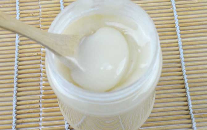 椴樹蜂蜜適合什么人吃?這5類人群,經常喝些椴樹蜂蜜大有好處! 椴樹蜂蜜