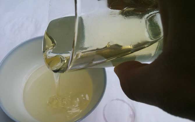 生姜蜂蜜水有什么功效?不但能美容養顏,對緩解痛經也極為有效! 蜂蜜