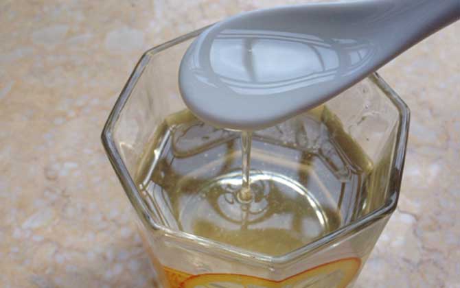 洋槐蜂蜜有什么功效與作用?經(jīng)常喝洋槐蜂蜜,這7個(gè)好處跑不了! 洋槐蜂蜜