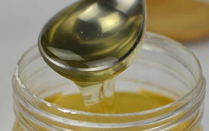 洋槐蜂蜜有什么功效與作用?經(jīng)常喝洋槐蜂蜜,這7個(gè)好處跑不了! 洋槐蜂蜜