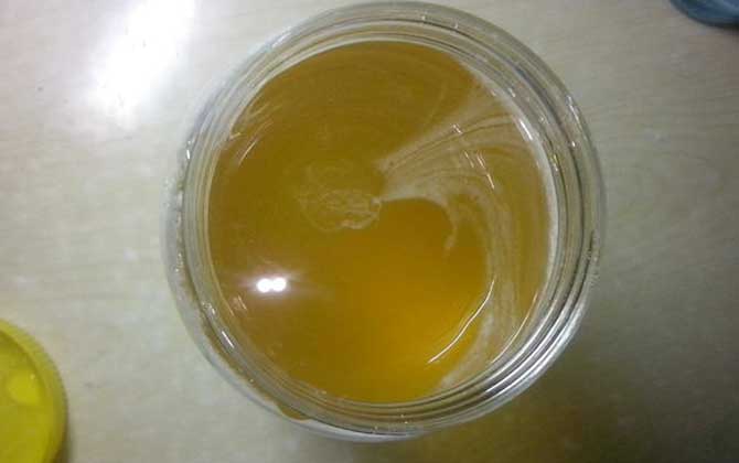 如何判斷蜂蜜是否壞了?實(shí)際上非常簡單,變質(zhì)蜂蜜有這4個(gè)特征! 蜂蜜