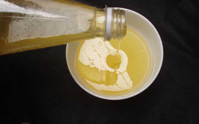 如何判斷蜂蜜是否壞了?實(shí)際上非常簡單,變質(zhì)蜂蜜有這4個(gè)特征! 蜂蜜