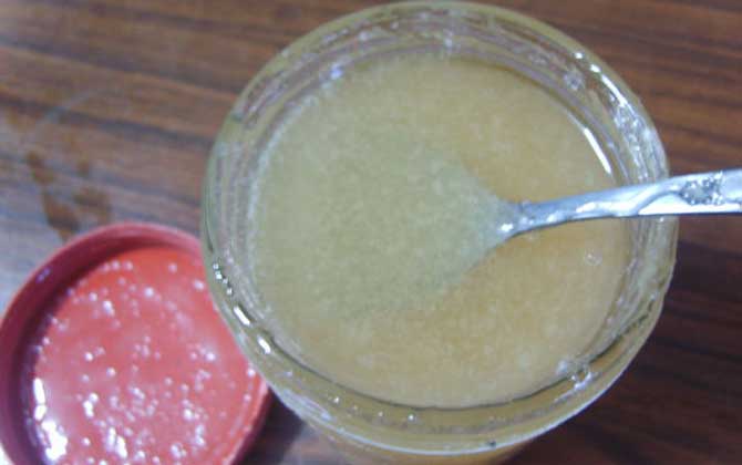 如何判斷蜂蜜是否壞了?實(shí)際上非常簡單,變質(zhì)蜂蜜有這4個(gè)特征! 蜂蜜