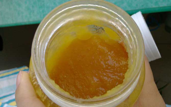 如何判斷蜂蜜是否壞了?實(shí)際上非常簡單,變質(zhì)蜂蜜有這4個(gè)特征! 蜂蜜