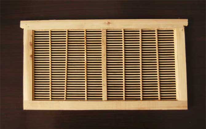 買養(yǎng)蜂工具全套多少錢?最貴的是蜂箱和搖蜜機(jī),其他都很便宜! 隔王板