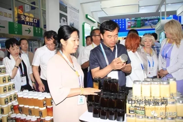 饒河縣黑蜂系列產(chǎn)品成“哈洽會”靚麗風景