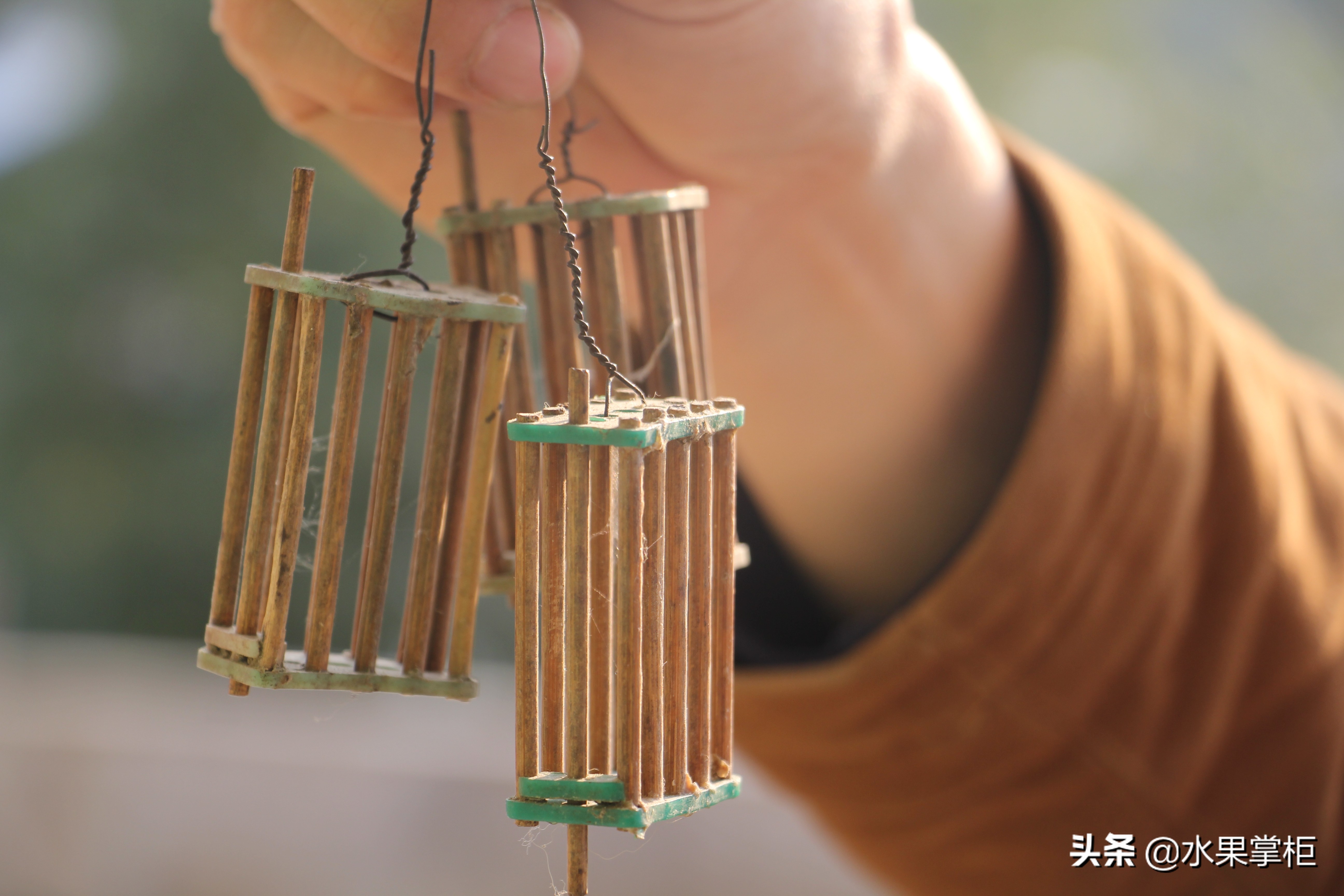 漲知識(shí)：農(nóng)家養(yǎng)土蜂蜜的工具，你認(rèn)識(shí)幾個(gè)？留言回復(fù)，連載哦