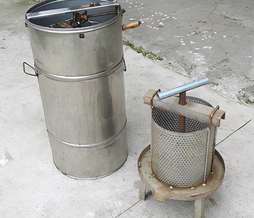 割蜜好還是搖蜜好(搖蜜和割蜜的正確選擇) 割蜜好還是搖蜜好(搖蜜和割蜜的正確選擇)