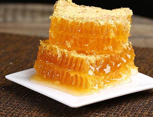 黑蜂蜂蜜的作用與功效及食用方法(黑蜂蜜的營養價值) 黑蜂蜂蜜的作用與功效及食用方法(黑蜂蜜的營養價值)