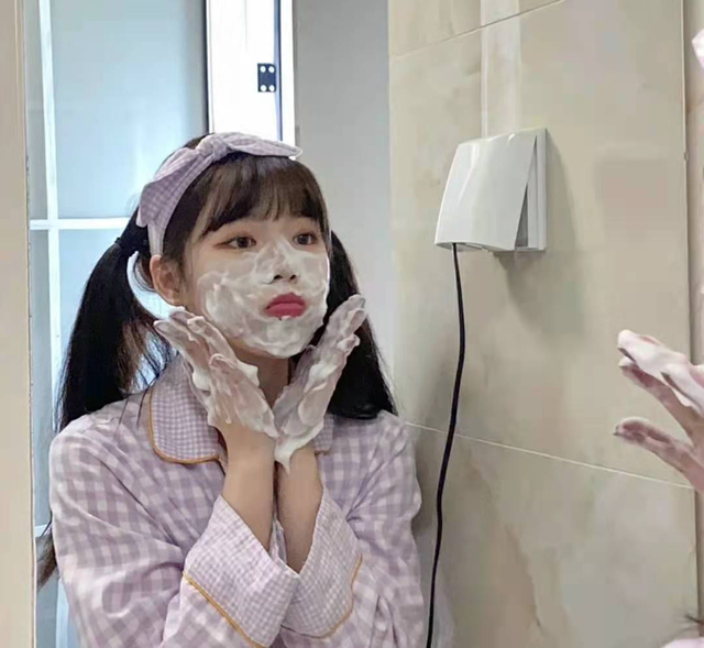 油性皮膚毛孔粗大怎么辦 面部皮膚油膩?學(xué)會這3個洗臉小技巧,讓你遠離“毛孔粗大”煩惱