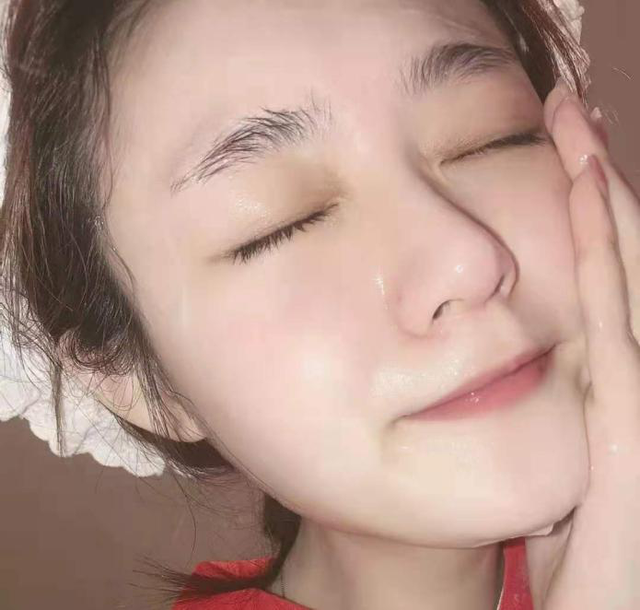 油性皮膚毛孔粗大怎么辦 面部皮膚油膩?學(xué)會這3個洗臉小技巧,讓你遠離“毛孔粗大”煩惱