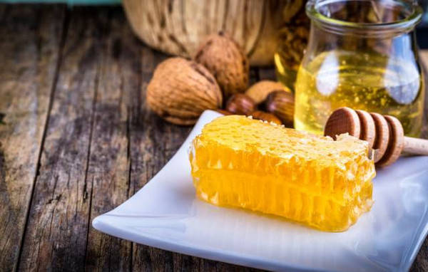 女人有什么病不能吃蜂蜜？(哪些女人不適合喝蜂蜜)