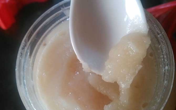 蜂蜜變質(zhì)后的圖片是什么樣的(出現(xiàn)這4種情況,說明蜂蜜已經(jīng)變質(zhì)) 蜂蜜變質(zhì)后的圖片是什么樣的(出現(xiàn)這4種情況,說明蜂蜜已經(jīng)變質(zhì))