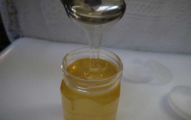 如何鑒別蜂蜜的真假(蜂蜜真假辨別方法大全) 如何鑒別蜂蜜的真假(蜂蜜真假辨別方法大全)