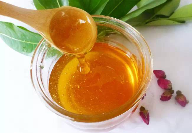 蜜蜂逃跑是蜂王帶頭的嗎(蜂王會帶領(lǐng)蜂群逃跑嗎) 蜜蜂逃跑是蜂王帶頭的嗎(蜂王會帶領(lǐng)蜂群逃跑嗎)