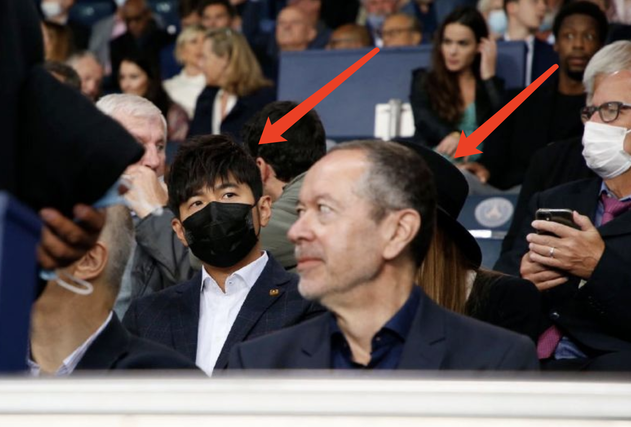 周杰倫攜昆凌巴黎觀戰(zhàn)梅西球賽，賽前播放《Mojoto》周董直呼驚喜