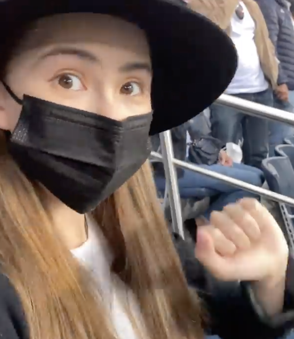 周杰倫攜昆凌巴黎觀戰(zhàn)梅西球賽，賽前播放《Mojoto》周董直呼驚喜