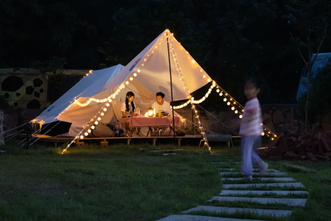 國(guó)內(nèi)有哪些海邊可以露營(yíng)看星星的地方推薦 有篝火、有星空!山東私藏的這些自駕露營(yíng)地景美人少,現(xiàn)在就出發(fā)!