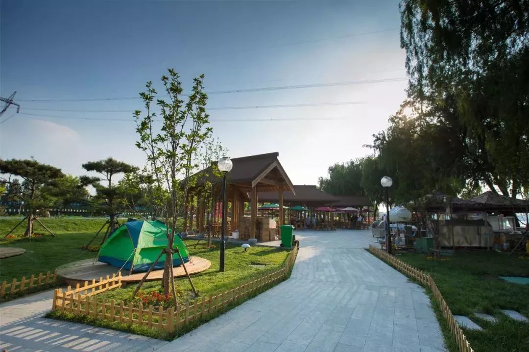 國(guó)內(nèi)有哪些海邊可以露營(yíng)看星星的地方推薦 有篝火、有星空!山東私藏的這些自駕露營(yíng)地景美人少,現(xiàn)在就出發(fā)!