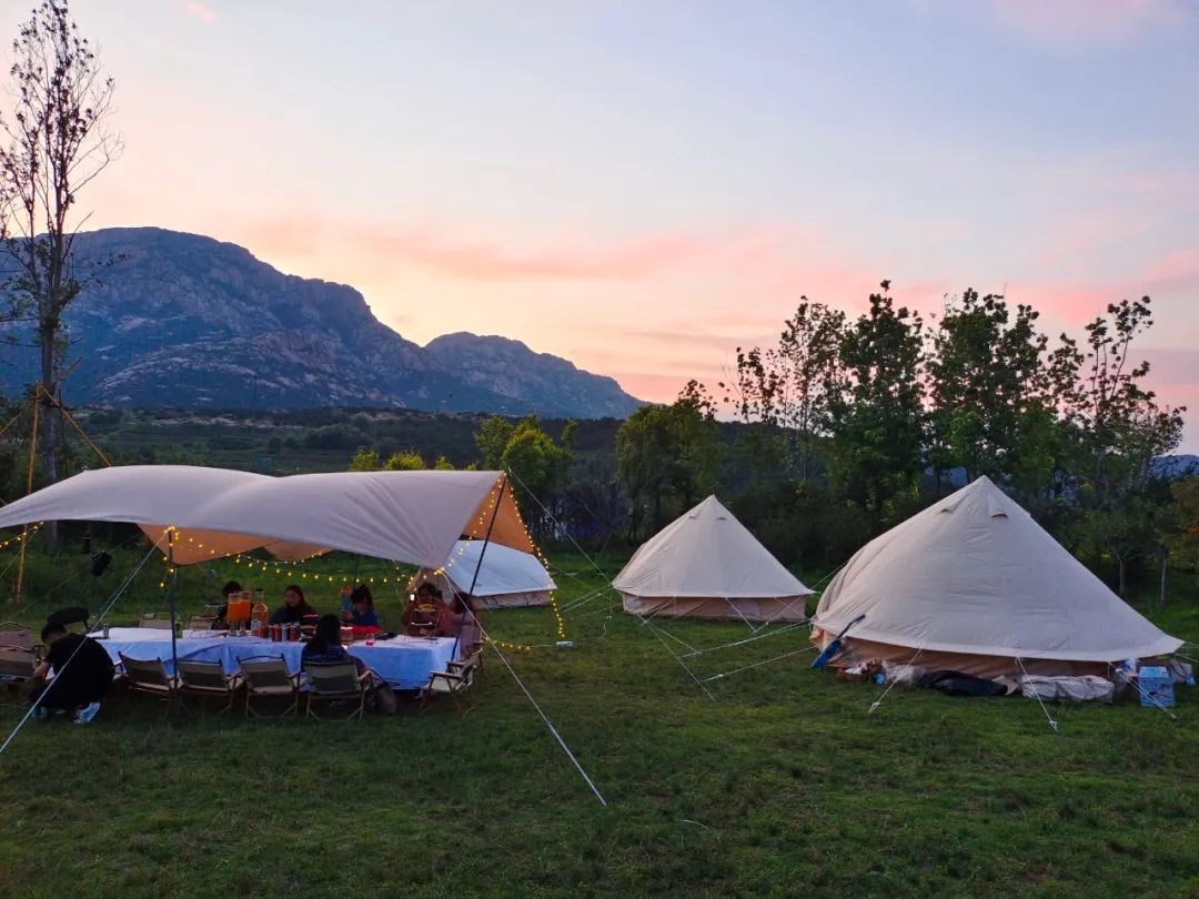 國(guó)內(nèi)有哪些海邊可以露營(yíng)看星星的地方推薦 有篝火、有星空!山東私藏的這些自駕露營(yíng)地景美人少,現(xiàn)在就出發(fā)!