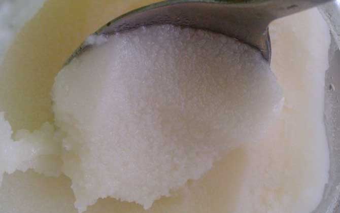 東北黑蜂椴樹雪蜜為什么是固體的(椴樹蜜結(jié)晶后很硬是假的嗎) 東北黑蜂椴樹雪蜜為什么是固體的(椴樹蜜結(jié)晶后很硬是假的嗎)