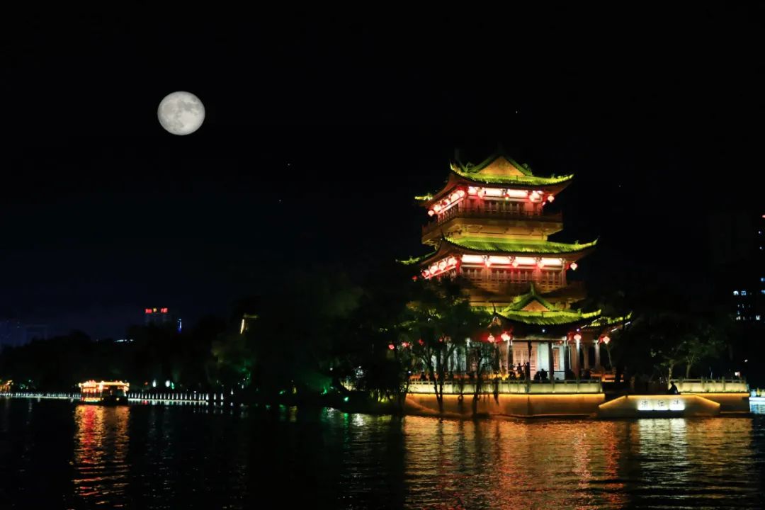 中秋的月亮沒看夠?高清美圖來了 沒看著中秋的月亮?高清美圖來了