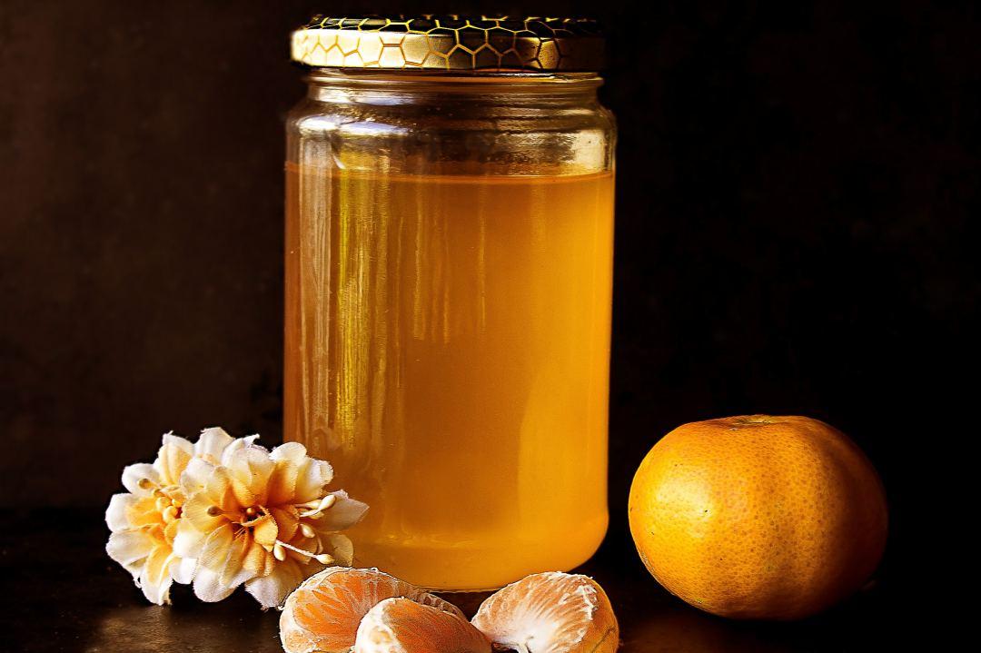 蜜蜂圍攻新蜂王是怎么回事(到底哪些原因會導(dǎo)致本群工蜂圍攻本群蜜蜂呢) 蜜蜂圍攻新蜂王是怎么回事(到底哪些原因會導(dǎo)致本群工蜂圍攻本群蜜蜂呢)