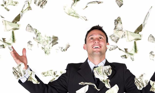 6成大學(xué)生認(rèn)為畢業(yè)10年內(nèi)會年入百萬 畢業(yè)10年內(nèi)做什么年薪能到100萬?網(wǎng)友:除了教師和公務(wù)員