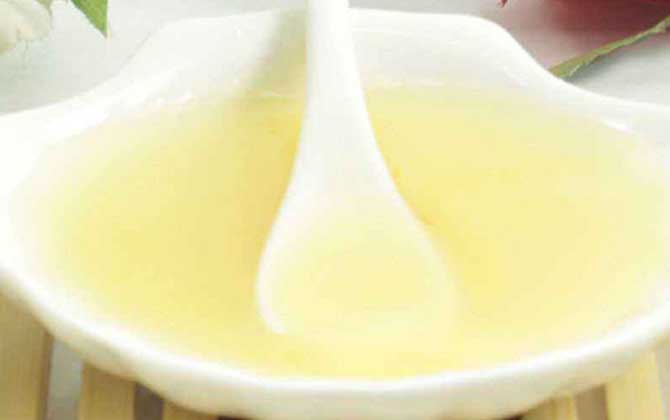 黑蜂蜂蜜的作用與功效及食用方法 黑蜂蜂蜜的作用與功效及食用方法