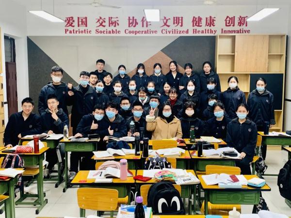 高中同班，大學同寢，緣分啊