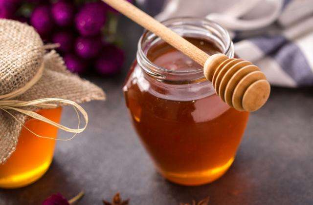 【蜜蜂知識(shí)】秋天喝蜂蜜的好處及注意事項(xiàng) 秋天喝蜂蜜的好處及注意事項(xiàng)