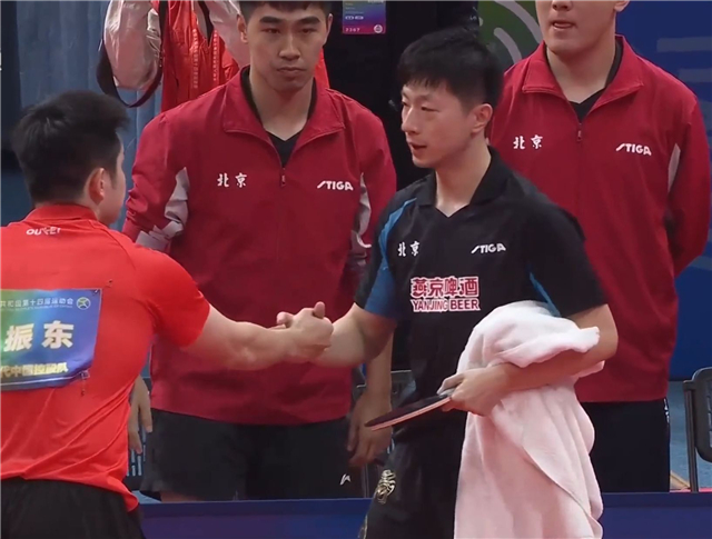 鄧亞萍批評奏效！樊振東開竅逆轉奪冠，原來擊敗馬龍靠的就這兩招