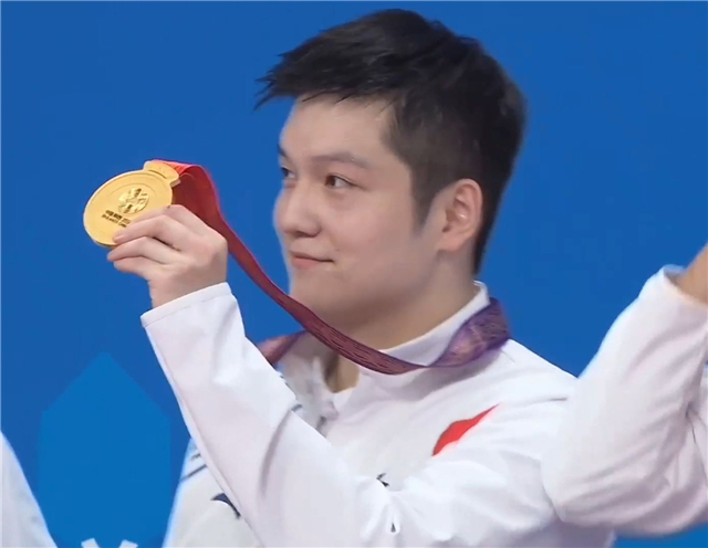 鄧亞萍批評奏效！樊振東開竅逆轉奪冠，原來擊敗馬龍靠的就這兩招