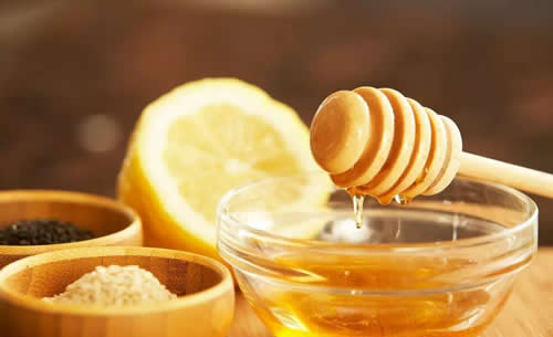 過期的蜂蜜還能不能吃？(過期蜂蜜有什么用途）