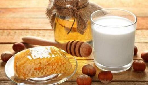 牛奶加蜂蜜的功效與作用(牛奶加蜂蜜好嗎) 牛奶加蜂蜜的功效與作用(牛奶加蜂蜜好嗎)