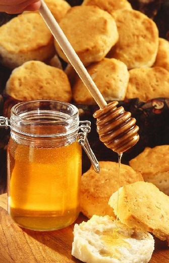 養(yǎng)蜂場(chǎng)買的蜂蜜可以直接飲用嗎（從養(yǎng)蜂人那里買的蜂蜜能直接喝嗎）