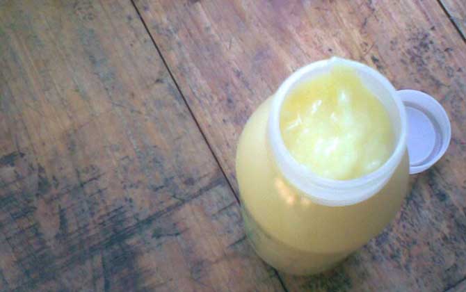 女人吃蜂王漿的年齡，建議25歲以上，過早吃蜂王漿對健康不利！