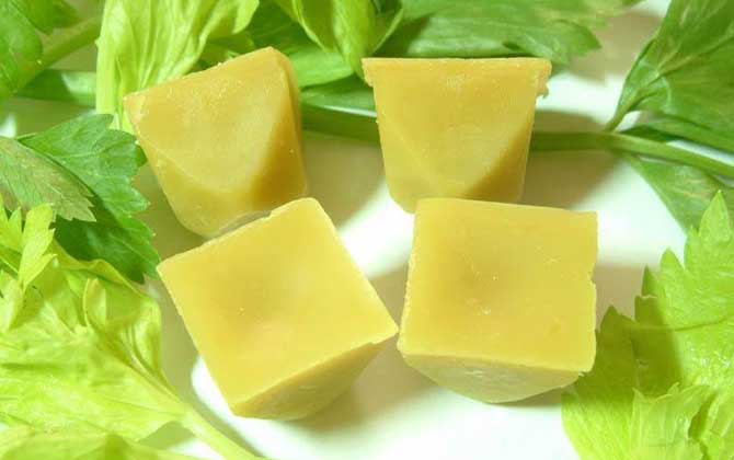 蜂蠟的正確食用方法，不能過量食用，還要謹防發生過敏反應！