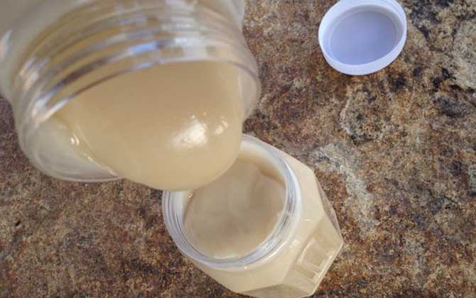 蜂蜜洗臉有什么好處？不但可以美白保濕，而且還能祛斑除皺！