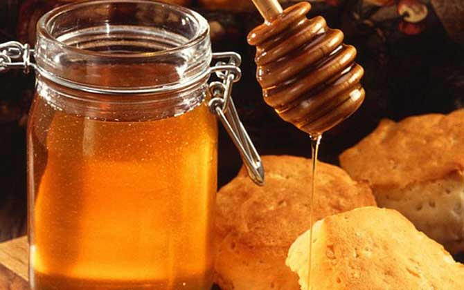 蜂蜜可以放冰箱嗎？完全沒有問題，但長時間放冰箱中會自然結(jié)晶！