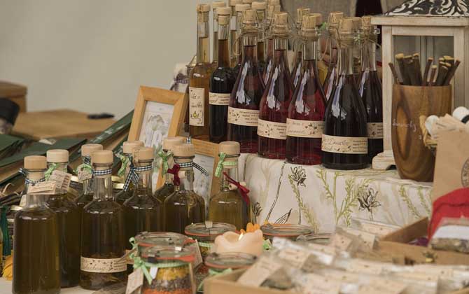 蜂蜜酒的作用與功效有哪些？不但能增強體質(zhì)，而且還能美容養(yǎng)顏！