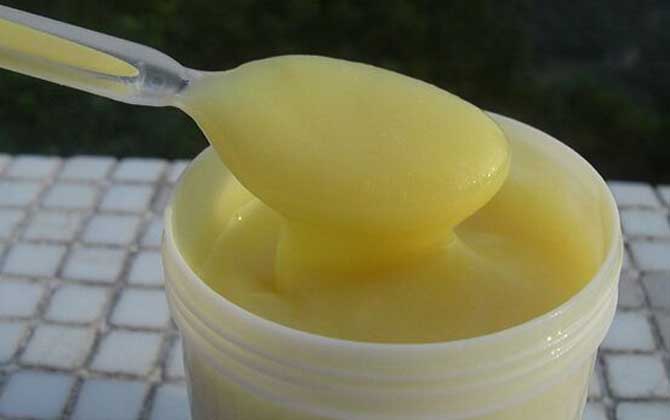 蜂王漿的作用與功效有哪些？經常吃些蜂王漿，這5個好處跑不了！