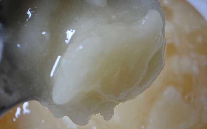 假蜂蜜是怎么做出來的？作假方法花樣百出，有些方法堪稱“恐怖”！