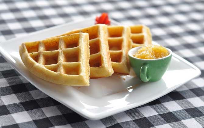 蜂蜜減肥法可靠嗎？正確食用能減肥，但長(zhǎng)期過(guò)量食用則反而增肥！